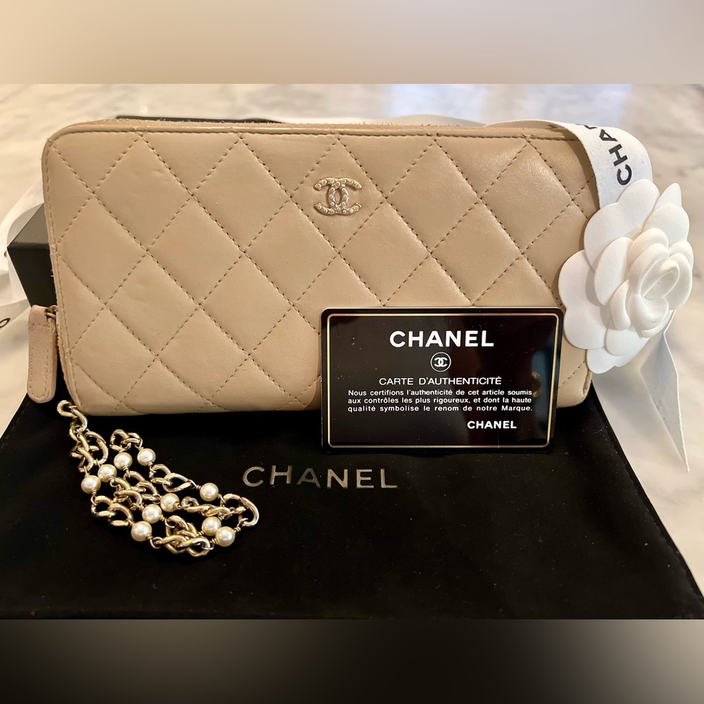 CHANEL Matelasse Quilted Long Zip Around Wallet Wristlet - Picture 3 of 15